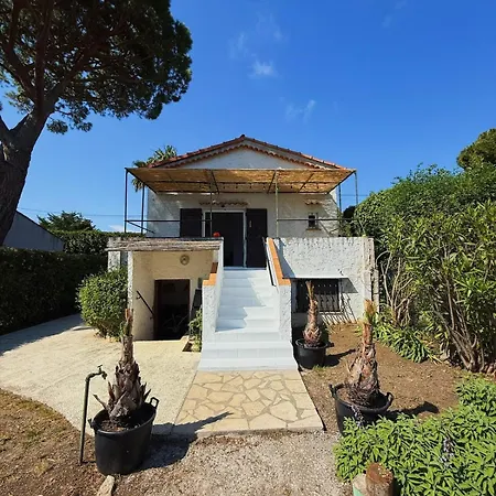Villa De A 50 M De La *