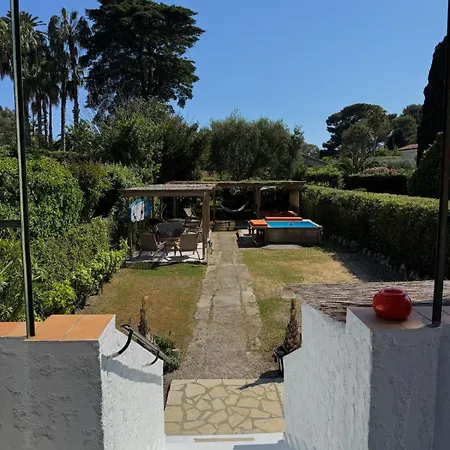 Villa De A 50 M De La *