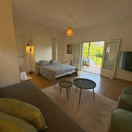De A 50 M De La Villa