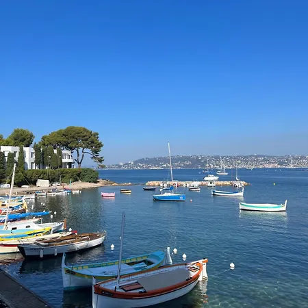 De A 50 M De La Antibes